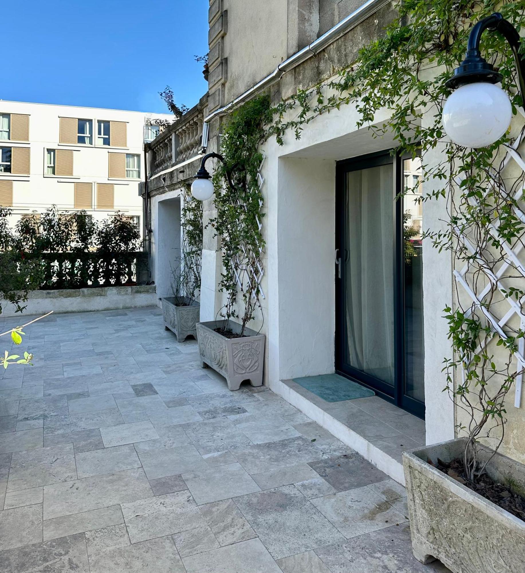Apartment T2 Centre-ville Avec Grand Espace - 15mn Des Plages *